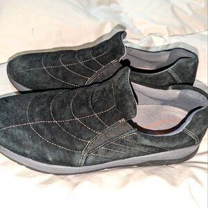 Women's Earth Journey Black Slip-On Shoes 8.5 wide